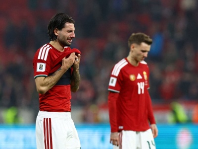 To zdjęcie obiegło cały świat. Gwiazdor zmieszany z błotem. Jeden wielki fejk