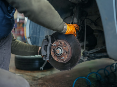 Czy twarde klocki hamulcowe są lepsze? Jakie wybrać?