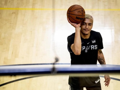 San Antonio Spurs lepsze od Sacramento Kings. Dobra skuteczność Sochana