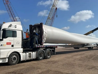 MAN-y i Scanie na gabarytach w Teksasie: 114 tras z 65-metrowymi ładunkami