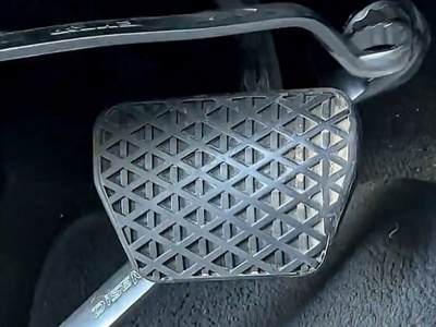 Prosty patent za grosze uratuje auto przed kradzieżą. Złodziej nie da rady