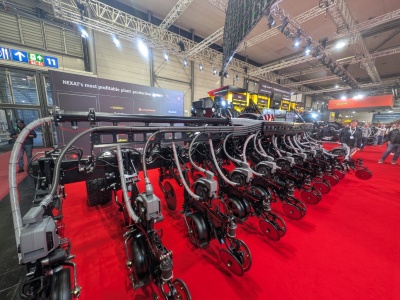 Nexat jeszcze nigdy nie był tak szeroki. Z tym siewnikiem zasieje 500 ha kukurydzy dziennie