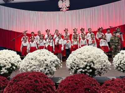 Powiatowy Festiwal Pieśni Patriotycznej w Tucznej: Oddano hołd bohaterom Armii Krajowej