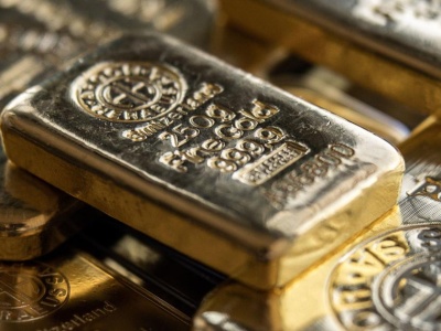 Złoto nadal tanieje. Powodem jest umacniający się dolar