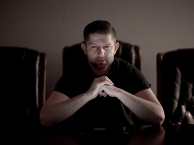 „Powszechne jest przekonanie, że przedsiębiorca ma być pracoholikiem. Wizyta u lekarza? Obciach”. Michał Sadowski, założyciel Brand24 szczerze o największych błędach