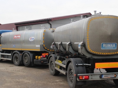 Ile trzeba sprzedać mleka, żeby zarobić najniższą krajową? Mamy wyliczenia