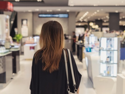 Perfumy w promocji, ale cena dziwna. Takie fałszywe obniżki to plaga