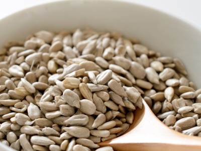 Wystarczą trzy łyżki dziennie. Pestki słonecznika chronią przed zmianami miażdżycowymi i zbijają cukier