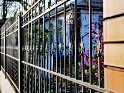 Od 2026 r. wchodzą nowe normy dla ogrodzeń. Zmiana o 40 centymetrów