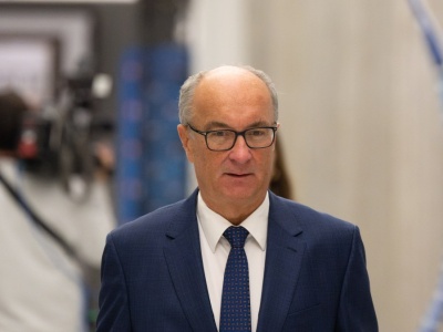 Właśnie został marszałkiem Sejmu. Ma pokaźny majątek i 15 tys. książek