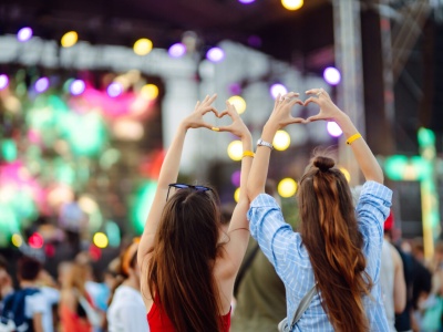 Poznaliśmy słowo roku 2025. Trafnie opisuje zjawisko, które odżyło dzięki chatbotom