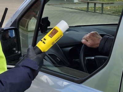 Pijany 38-latek przewoził samochodem dwuletnie dziecko. Miał sądowy zakaz prowadzenia pojazdów