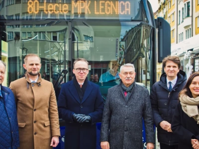Nowe autobusy elektryczne z grafikami Satyrykonu i Legnicy Cantat (FOTO)