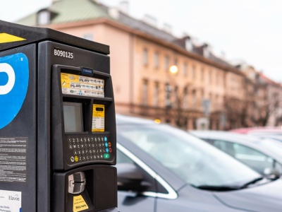 Jak płacić za parkowanie w Warszawie? Przegląd aplikacji i ich funkcji