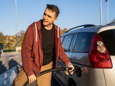 Trzeci gracz na rynku paliwowym ze stratą, ale jest lepiej. Uszczelnienie sankcji na Rosję ma pomóc