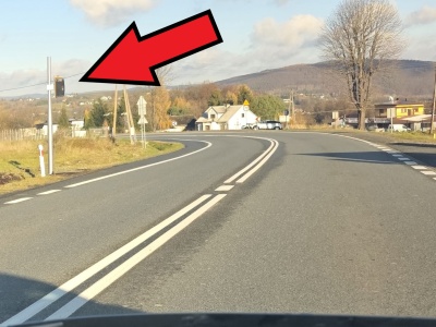 Jest ledwo zauważalny! Nowy fotoradar pod Nowym Sączem – wiemy kiedy zacznie „pstrykać” zdjęcia