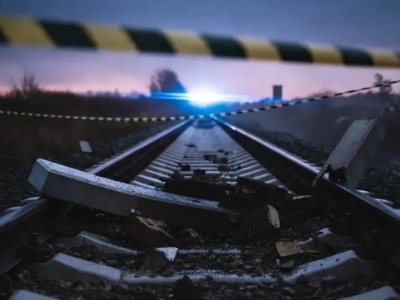 Rosyjska dywersja na polskiej kolei. Rząd wprowadza stopień alarmowy CHARLIE