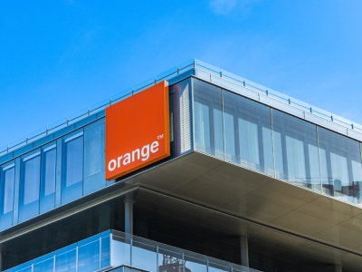 Orange jako pierwszy uruchomił w Europie SMS-y przez satelitę. Poznaliśmy cennik