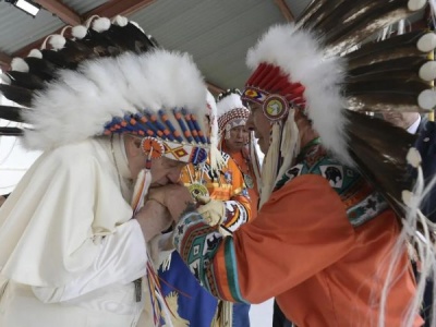 Watykan zwróci artefakty rdzennym mieszkańcom Kanady. Przedmioty trafiły do Rzymu 100 lat temu