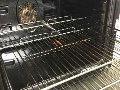 Moczę w niej ruszt piekarnika i jest jak nowy. Mało kto tak robi