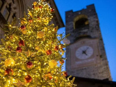 Zatrzęsienie tanich lotów w grudniu. Weekendowe terminy od 138 zł w dwie strony