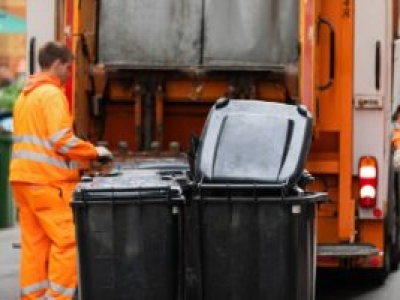 Ważna zmiana od 2025: Kontrole śmieci. Mandaty i 400% wyższe opłaty za błąd