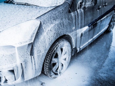 Czym myć samochód zimą, jaka motochemia sprawdzi się najlepiej?