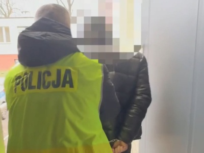 Młodzi ludzie pobili niepełnosprawnego mężczyznę. Nagranie trafiło do sieci