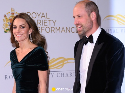 Kate i William zapozowali z legendą. Eleganckie wdzianko i czerwony kapelusz