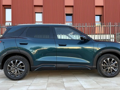 BYD Atto 2 jeździ jak elektryk i zużywa paliwo. Przejedzie 1 tys. km