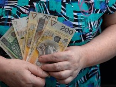 Emerytka pokazała rachunek za prąd. Pierze tylko w nocy