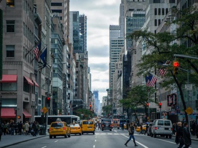 Zaległe „payrollsy” wyraźnie lepsze od oczekiwań. Ale bezrobocie najwyższe od 4 lat