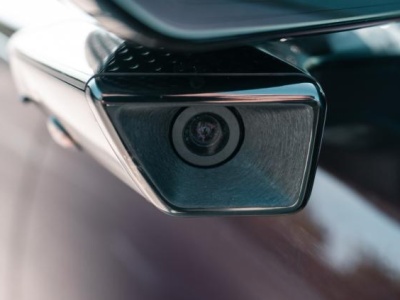 Jak systemy ADAS działają w deszczu i we mgle? Poradnik używania na autostradzie