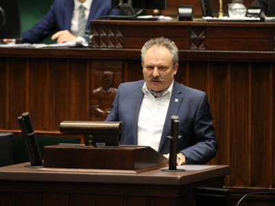 Jakubiak krytykuje zakaz alkoholu w Sejmie. „To miejsce dla ludzi specjalnej troski?”