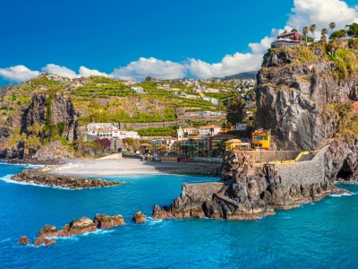 Ogrzej się na wyspie wiecznej wiosny 💚☀️ Loty na Maderę + 7 dni w hotelu z 🍽 za 1899 PLN 👌