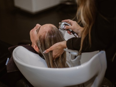 Prostownica i keratyna to przeszłość. Tak prostują włosy Japonki. Efekt utrzymuje się nawet przez rok