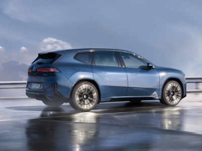 Nowy elektryk od BMW rozwiewa obawy o zasięgi. Na jednym ładowaniu dojedziesz do Kopenhagi