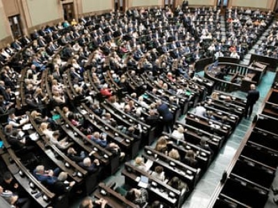 Sejm uchwalił ustawę wzmacniającą ochronę użytkowników w sieci