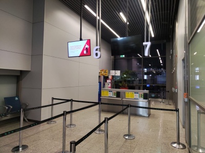 Kraków Airport. Po decyzji kapitanów pasażerowie zostali na lotnisku