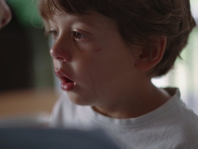 Słowa mówione do dziecka ranią. Po tych zaczyna wątpić w siebie zanim skończy 10 lat