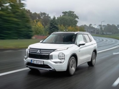 Mitsubishi Outlander PHEV Instyle Plus to herezja w świecie downsizingu. Za to go lubię