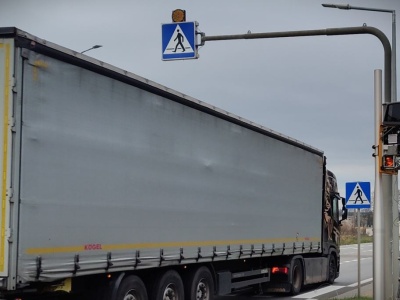 W samo południe! Dwa nowe fotoradary już działają w Polsce. Oto lokalizacje miejsc kontroli