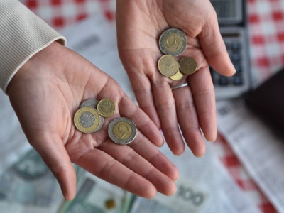 500 zł, 1700 zł, a może 2333 zł? Co miesiąc dla każdego dorosłego Polaka
