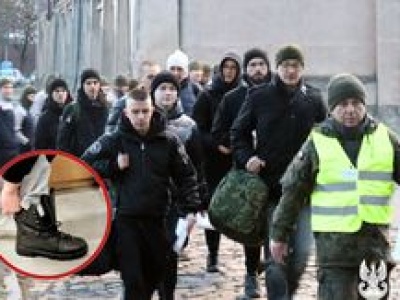 Nowi ochotnicy rozpoczynają szkolenie w 12 WBOT w Dolaszewie