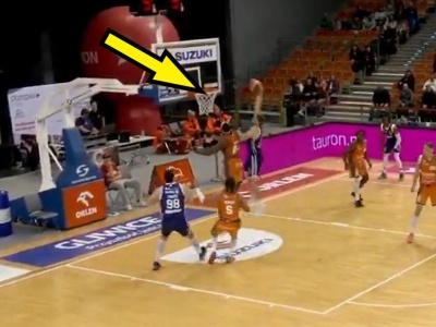 AMW Arka zdemolowała rywala. Co za lot Garbacza!