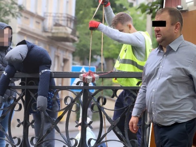 4-5. Nie widziałem, jak wypada za barierkę