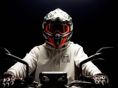 Popisy kaskaderów skończyły się tragicznie. Motocyklista nie żyje