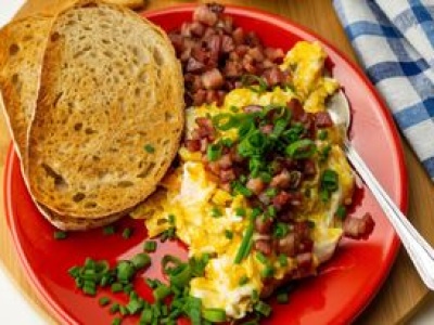 Czy można jeść zimną jajecznicę? Wielu nie ma świadomości dwóch kwestii