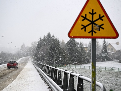 Niebezpieczna zimowa pogoda. Obowiązują alarmy drugiego stopnia