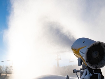 Stoki narciarskie w Bieszczadach i Beskidzie Niskim w gotowości. Pierwszy śnieg za za mało, żeby poszusować